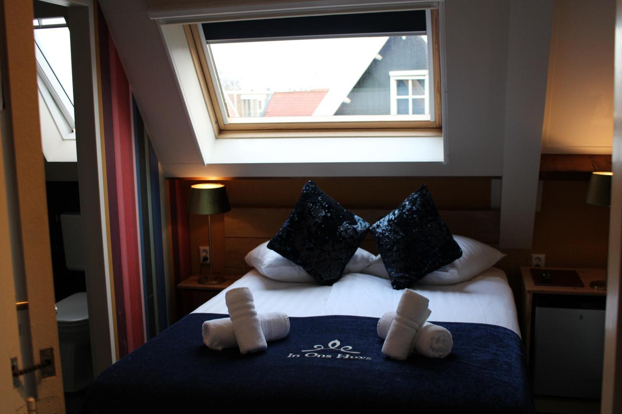 Hotel West Inn Hippolytushoef エクステリア 写真